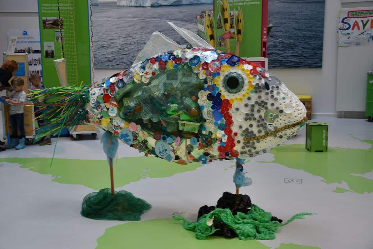 Überdimensionaler Plastikfisch für Greenpeace Deutschland